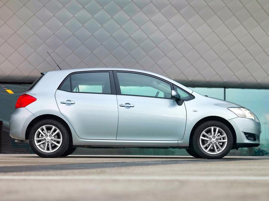  Toyota Auris 5-Door 2007 года  (UK) (фото 11 из 15)